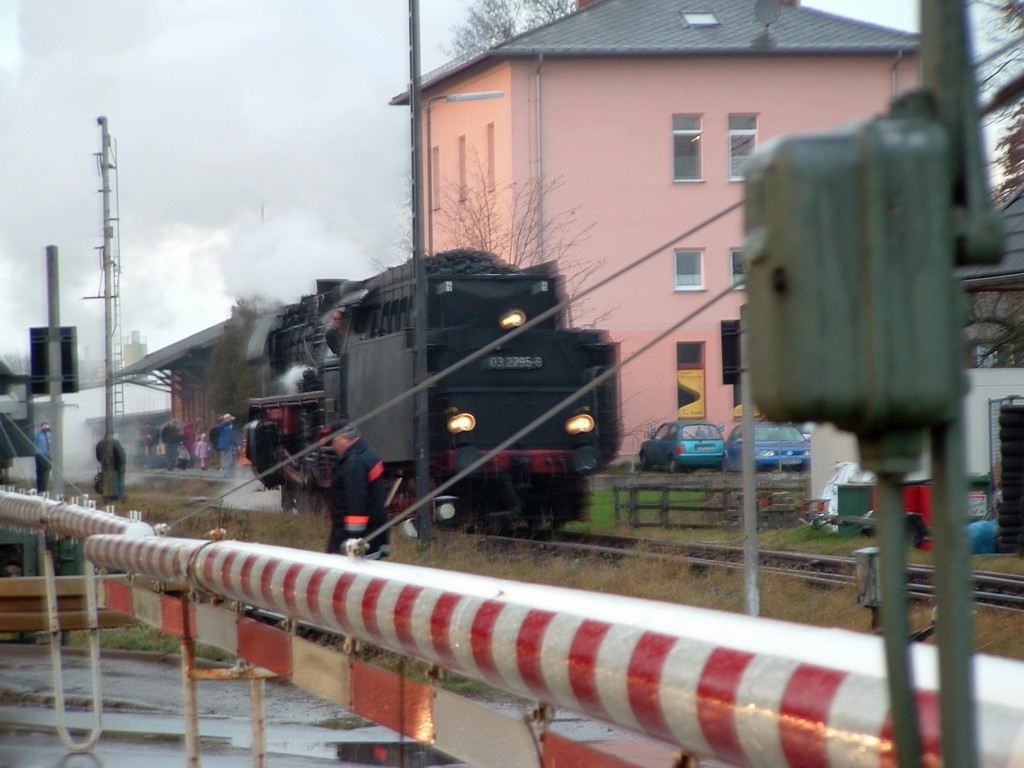 03 2295-8 rangiert in Feuchtwangen 10.12.06