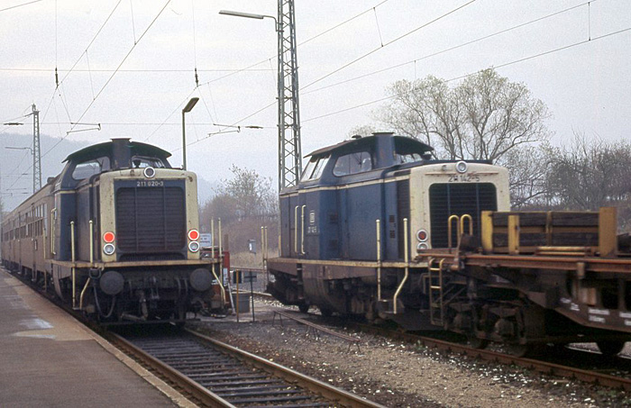 211 020 und 211 142in Steinach Nov 1988