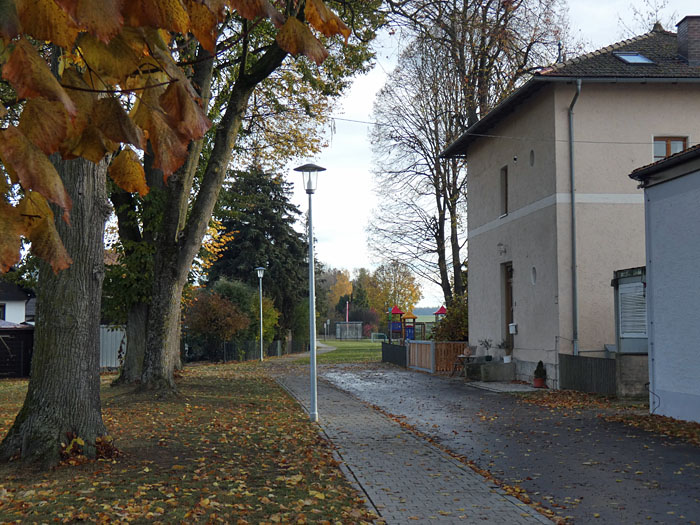 Bahnhofsvorplatz in Marktoffingen- Nov. 21