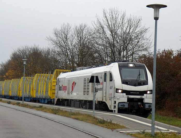 BoxTango-Zug hlt an der Trapeztafel am BStg Wallerstein