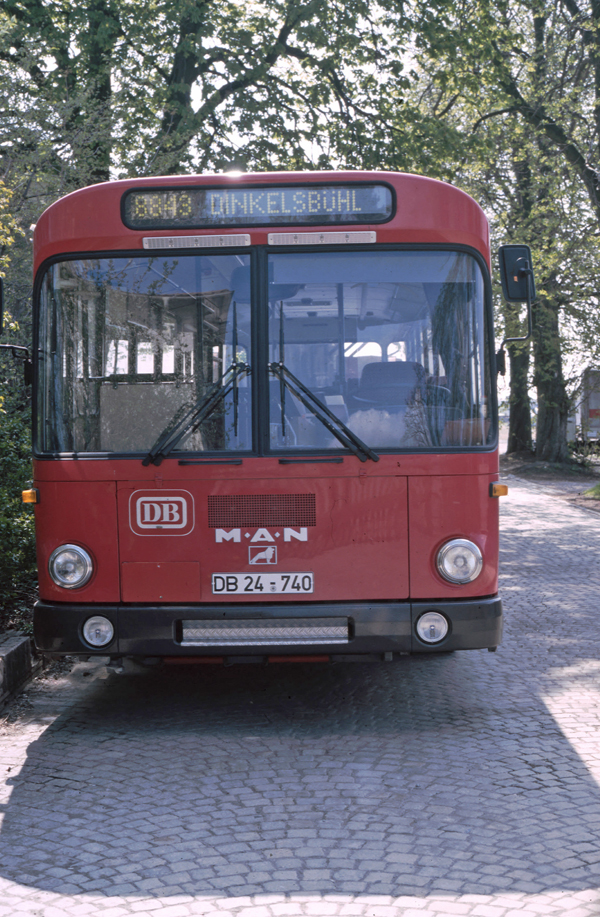 Bahnbus am Zufahrtsweg zur Gterhalle in DKB