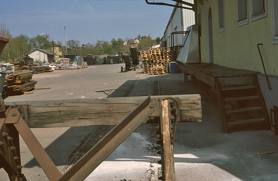 Prellbock beim Baywa-Lagerhaus um 1980