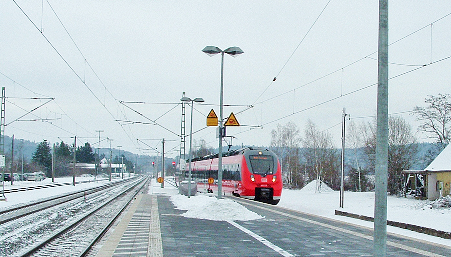 S-Bahnzug "Dombhl" am 18.12.17 in Dombhl