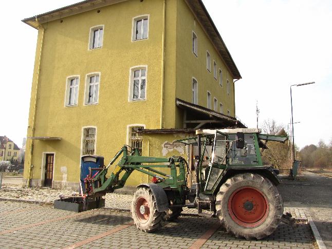 Transport der Waage zum Pkw-Anhnger