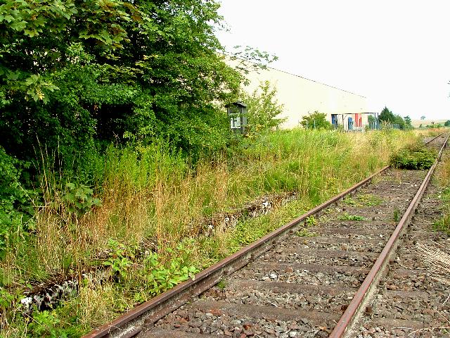 Bahnsteig Dorfgtingen 2006