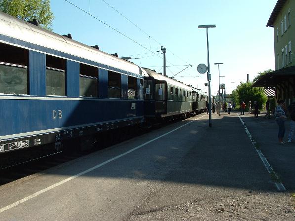 Moldau-Express mit 01 1066 auf Gleis 1 in Dombhl - 12.5.08