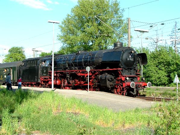 01 1066 Ausfahrt aus Gleis 1 in Dombhl - 12.5.08