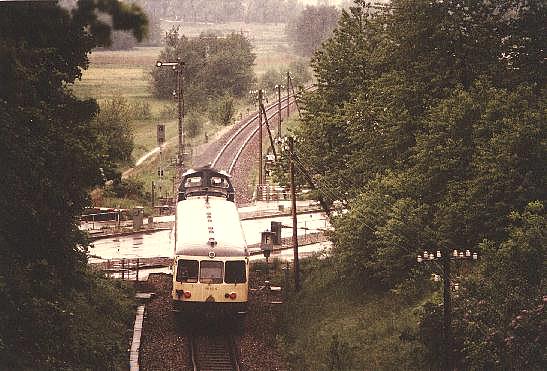 212 mit 515 am Bahnbergang Feuchtwanger Strae