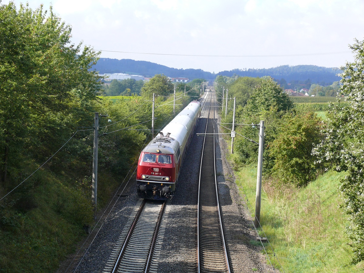 Ehemalige Rheingold-Zuggarnitur bei Schnelldorf am 28.9.2010