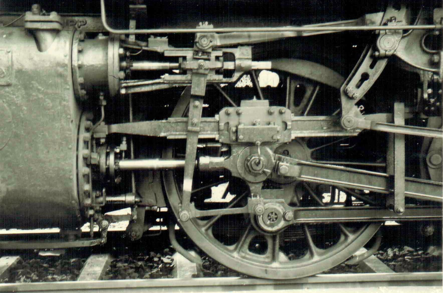 Triebwerkdetails der 64 303 in Feuchtwangen um 1963/64