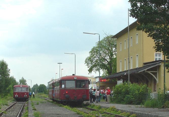 VT 98 Pfalzbahn und VT 98 BayernBahn in Dinkelsbhl am 27.7.2008