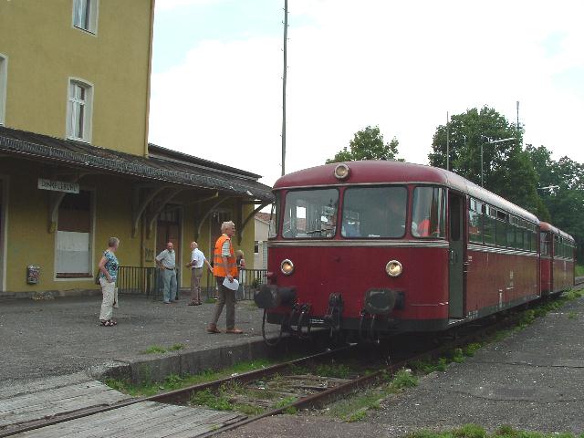 VT 98 Pfalzbahn auf Gleis 1 am 27.7.2008 in Dinkelsbhl