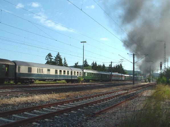 Sonderzug nach Sonneberg 20.6.09 mit 03 2295-8 in Dombhl