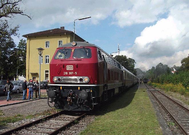 S 3/6 fhrt aus Gleis 2 in Dinkelsbhl aus nach Feuchtwangen