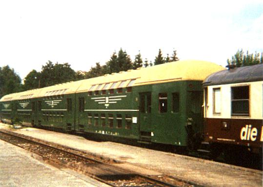 Sonderzug 1993 aus Aalen mit ehem DR-Doppelstockwagen und der Rollenden Weinstrae