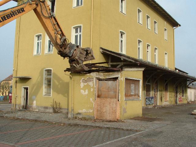 Das Dach des Tellwerks wird abgenommen