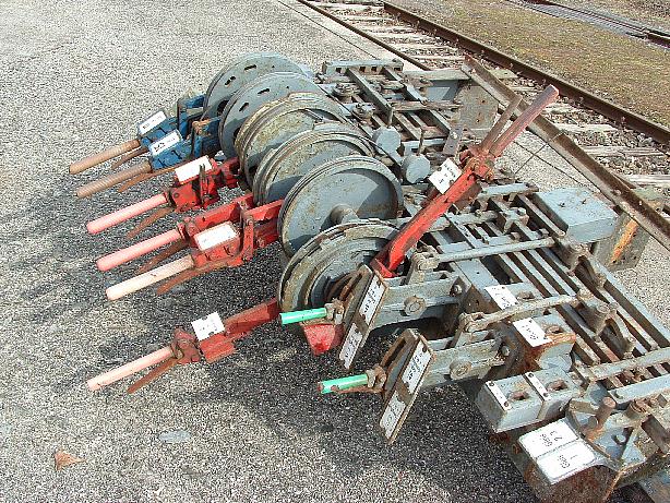 Das Stellwerk liegt am Bahnsteig zur Abholung