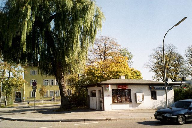 Das Bahnhofsstberl kurz vor dem Abriss Herbst 2003