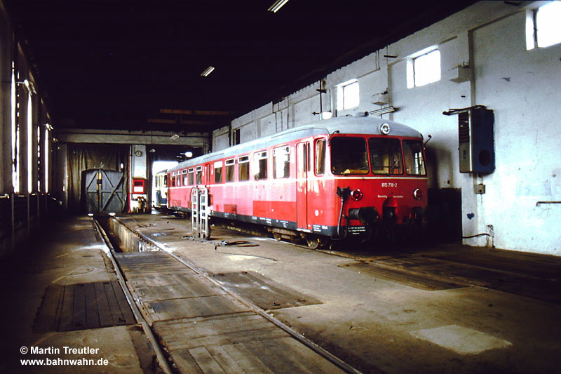 Steuerwagen 815 718-2 in der Triebwagenhalle Nrdlingen